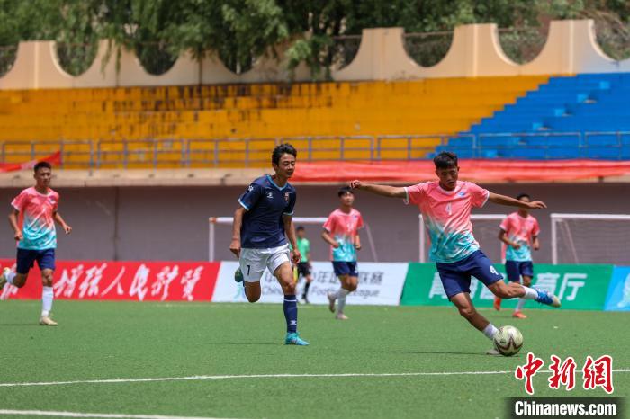 国内足球选拔赛火爆进行，青年队抢眼