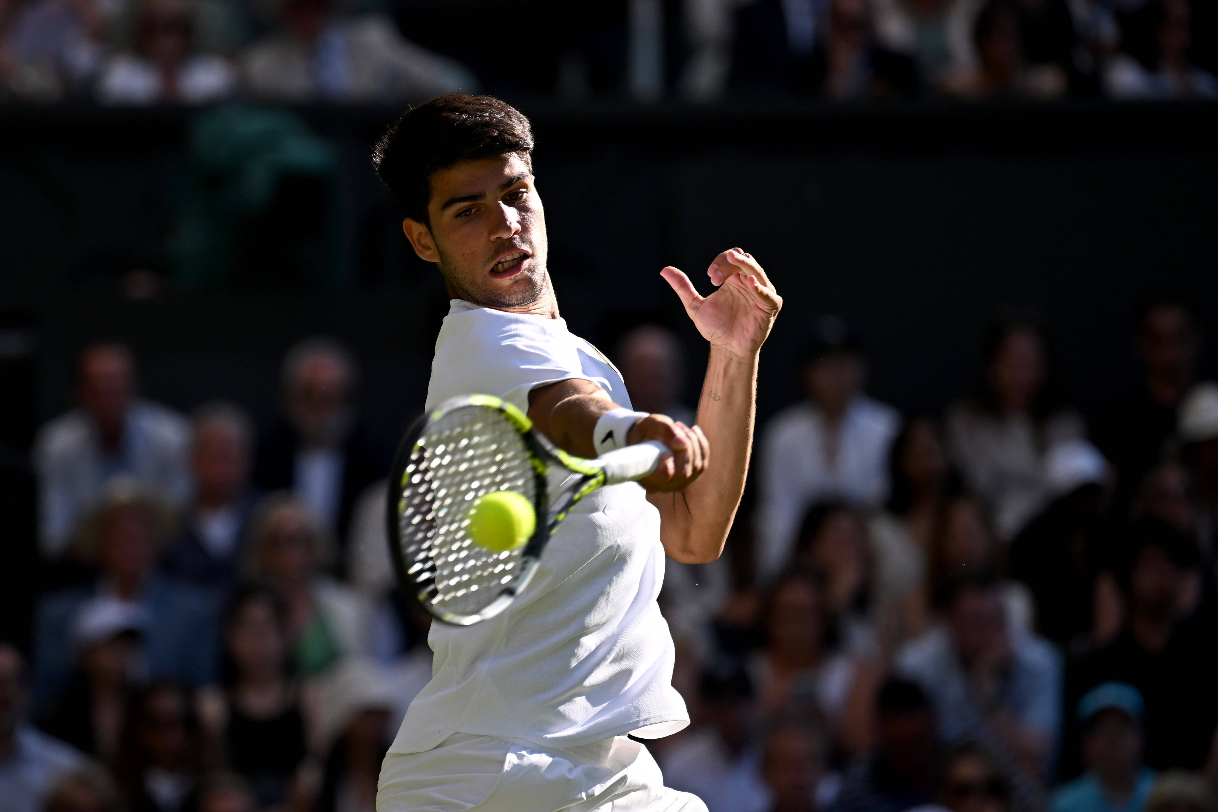 世界网球队鏖战英国网球队,阿尔卡拉斯统治全场的简单介绍 世界网球队鏖战英国网球队,阿尔卡拉斯统治全场的简单介绍