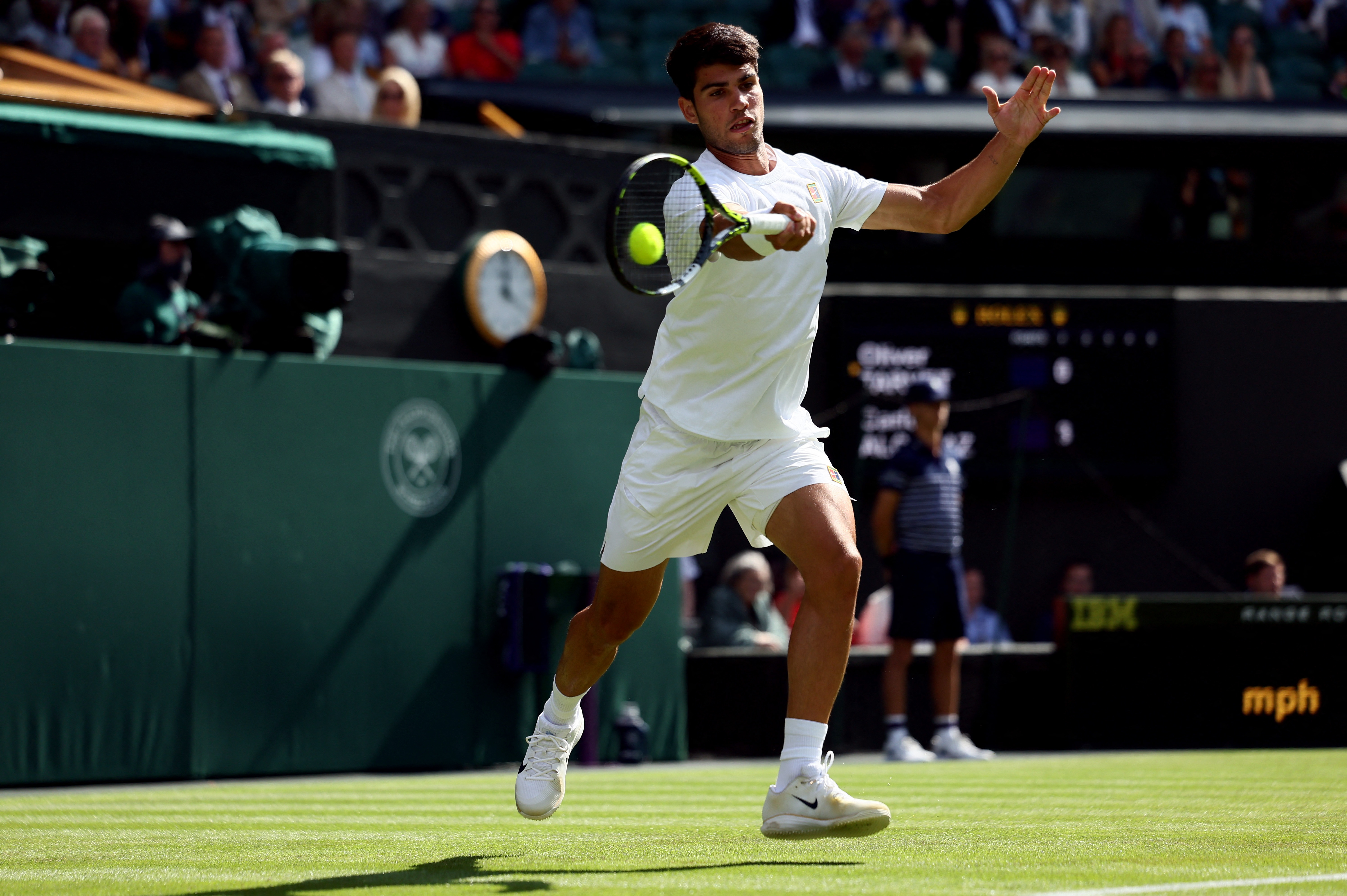 世界网球队鏖战英国网球队,阿尔卡拉斯统治全场的简单介绍 世界网球队鏖战英国网球队,阿尔卡拉斯统治全场的简单介绍