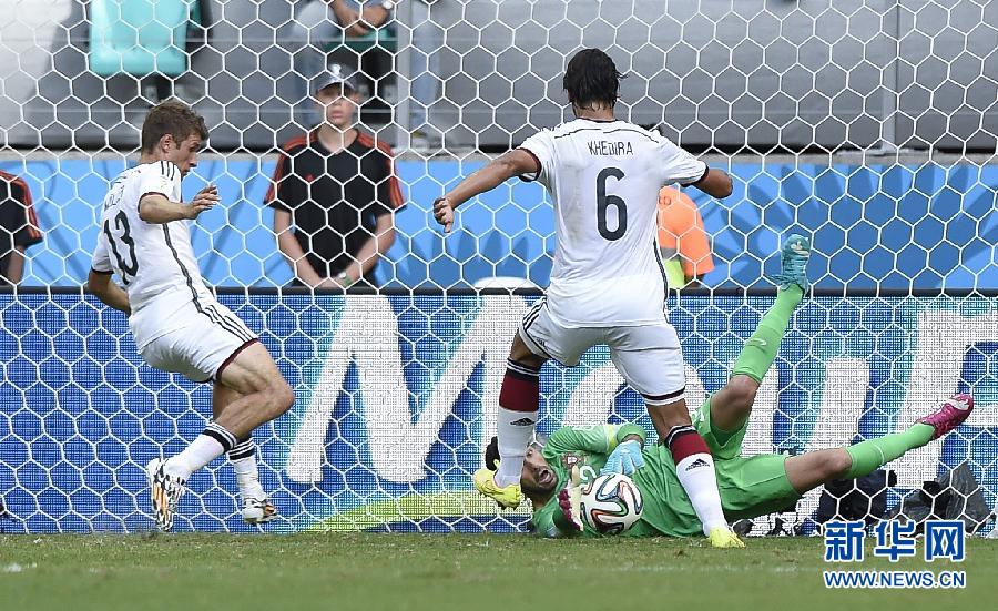 瑞士绝地反击荷兰，穆勒完成帽子戏法的简单介绍