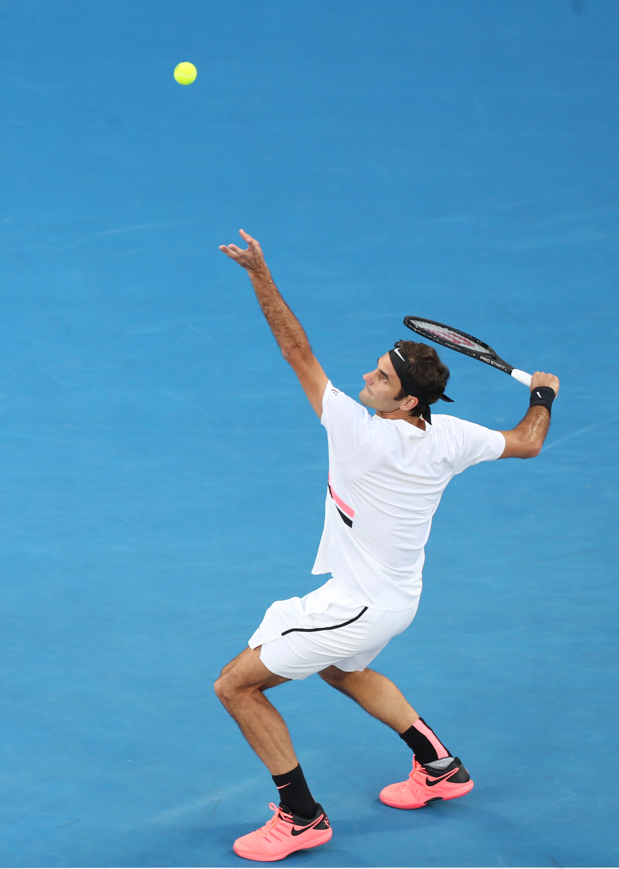 关于西班牙网球队强势美国网球队，费德勒绝境逆转的信息