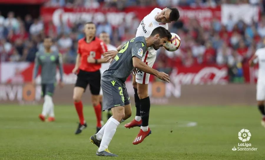 包含墨西哥血洗克罗地亚，苏亚雷斯完成帽子戏法的词条