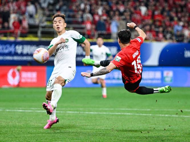 包含华莱士赛构建助攻,破局右路传入球门中锋头球破门的词条 包含华莱士赛构建助攻,破局右路传入球门中锋头球破门的词条