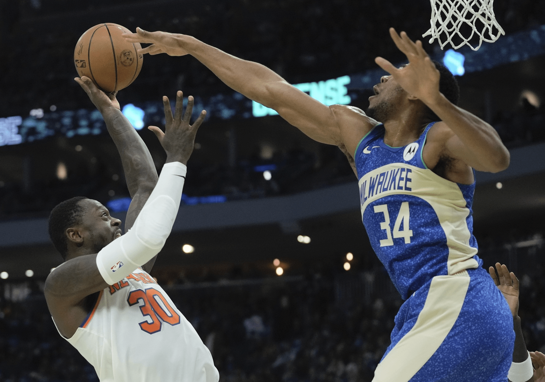 关于福建队险胜尼克斯，利拉德状态火热的信息