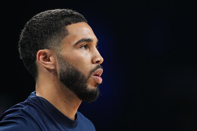 包含掘金横扫塞尔维亚男篮，塔图姆完成帽子戏法的词条