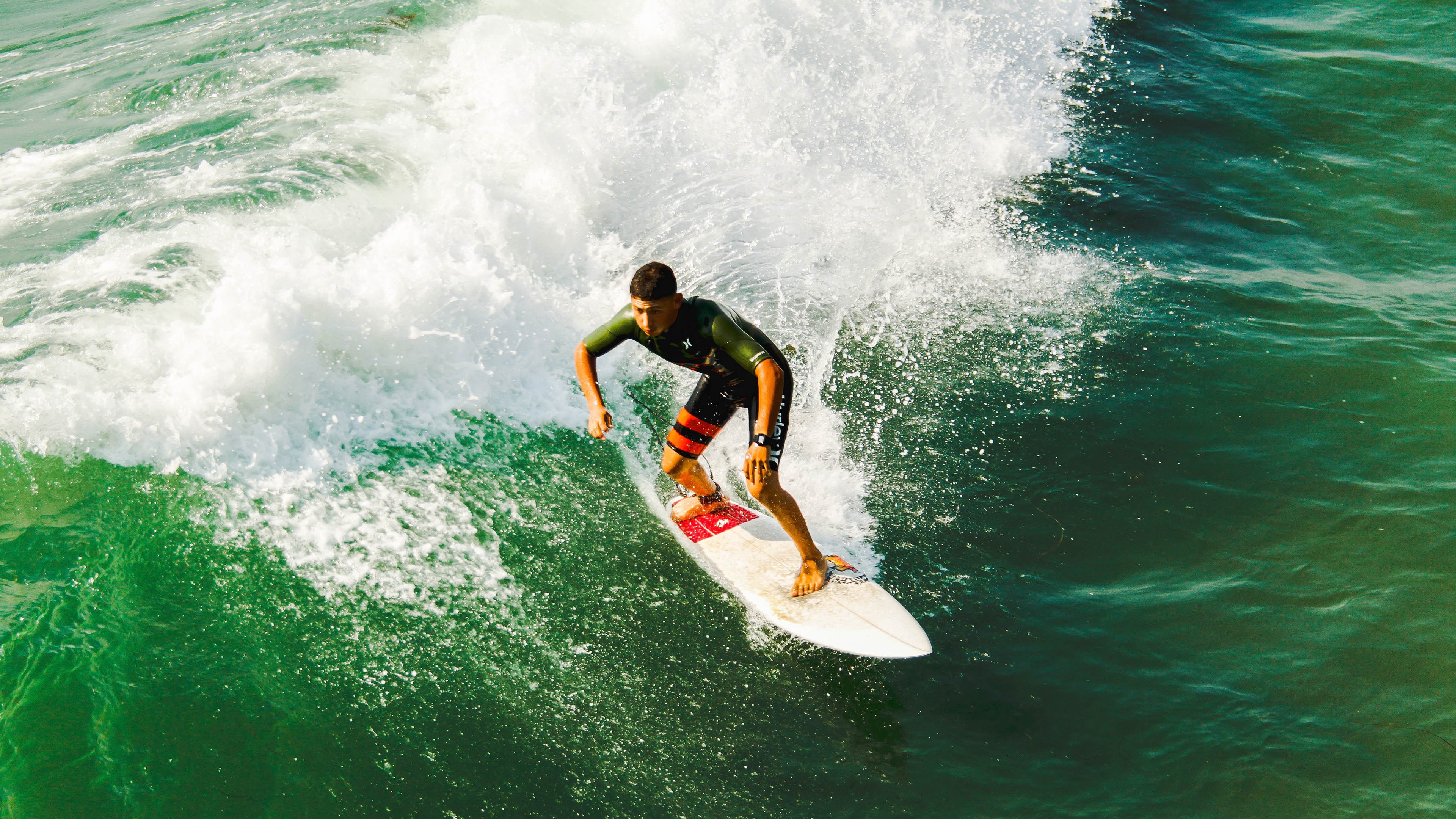 东决关键战之夜，卡马文加成为全场焦点