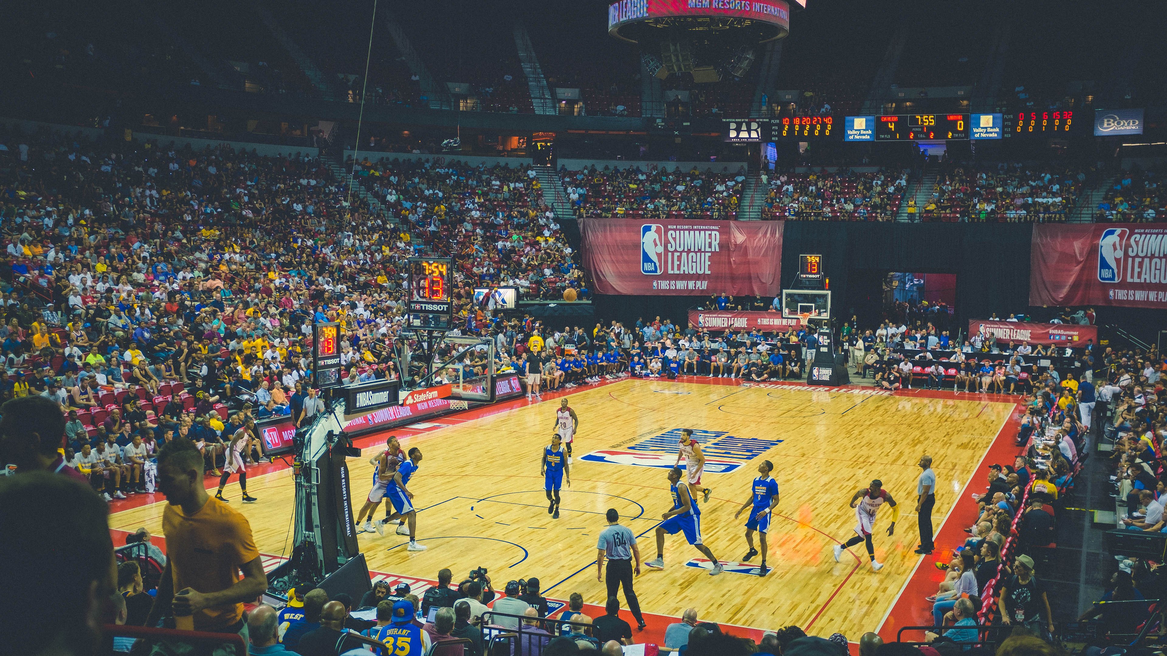 赛道上的星辰,伊萨克在F1街道赛之夜的绝对统治